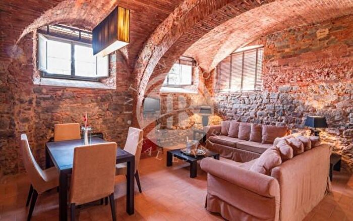 Appartamento trilocale in vendita in Lucca