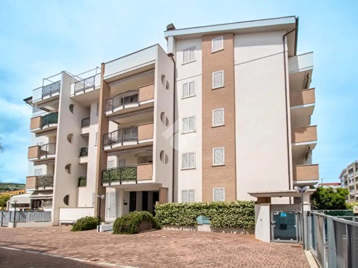 Appartamento trilocale in vendita in Via Parri, Tortoreto
