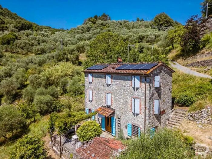 Casa con 6 locali in vendita in Località Teatro Vecchio, Borgo A Mozzano
