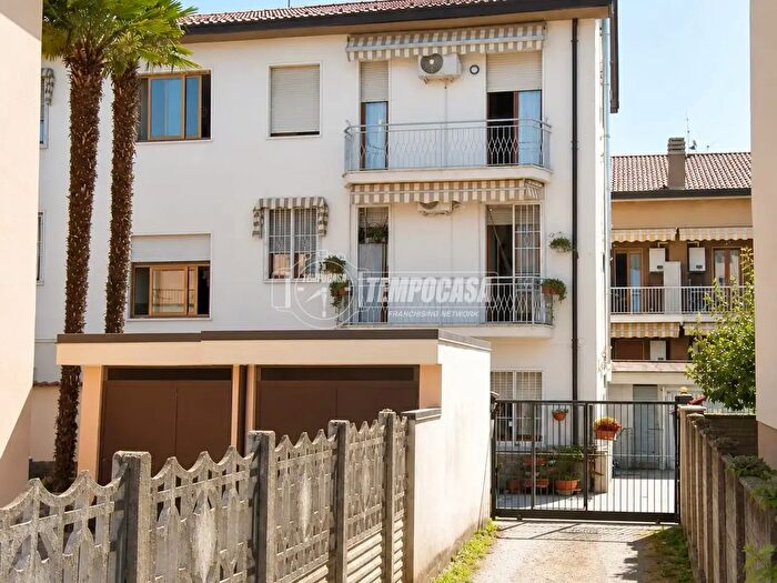 Appartamento trilocale in vendita in Via Giovanni Pascoli, Muggiò