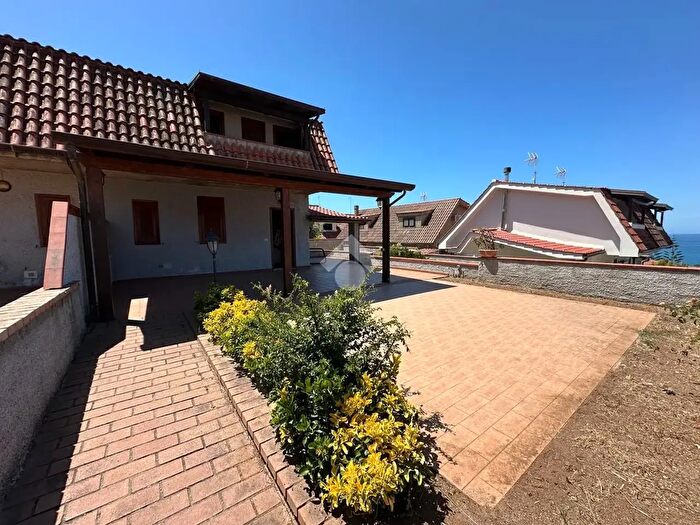Appartamento quadrilocale in vendita in Villaggio Contrada Maiolino, Gizzeria