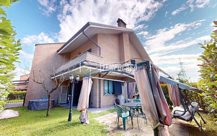 Casa con 7 locali in vendita in Via Borgata Paradiso E, Settimo Torinese