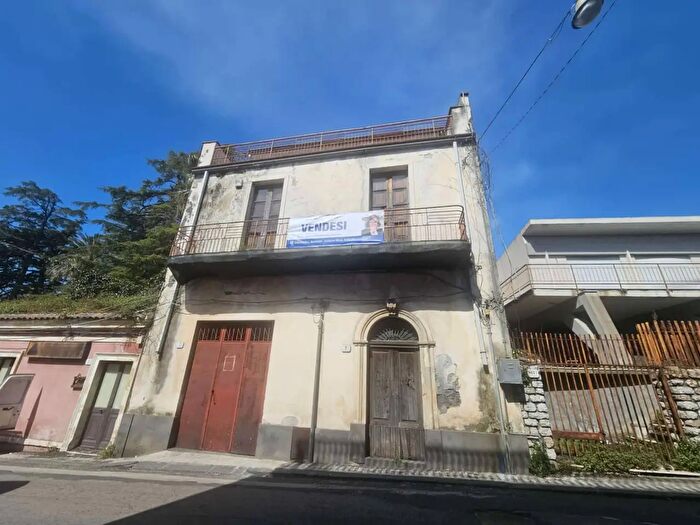 Casa con 12 locali in vendita in Via Libertà, Zafferana Etnea