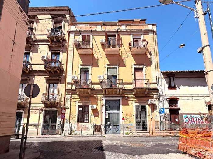 Appartamento trilocale in affitto in Via Grotte Bianche, XX Settembre Tribunale, Catania
