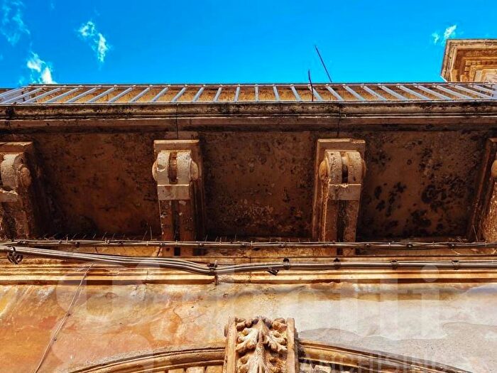 Casa con 5 locali in vendita in Via Rosolino Pilo, Pachino