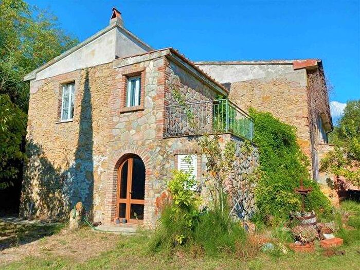 Casa con 10 locali in vendita in Riparbella