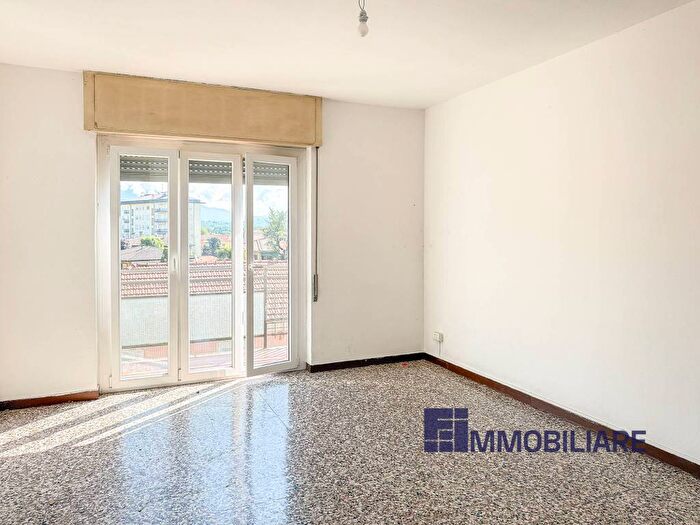 Appartamento bilocale in affitto in Via Piave, Centro, Ispra
