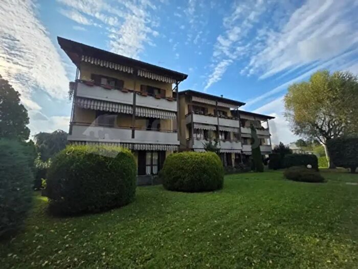 Appartamento con 5 locali in vendita in Via Montello, Malnate