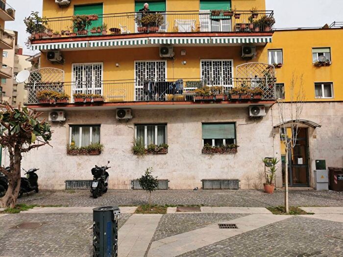 Appartamento trilocale in affitto in Piazza dellImmacolata, Arenella, Napoli