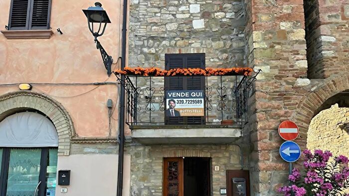 Casa trilocale in vendita in Piazza dei Caduti, Assisi