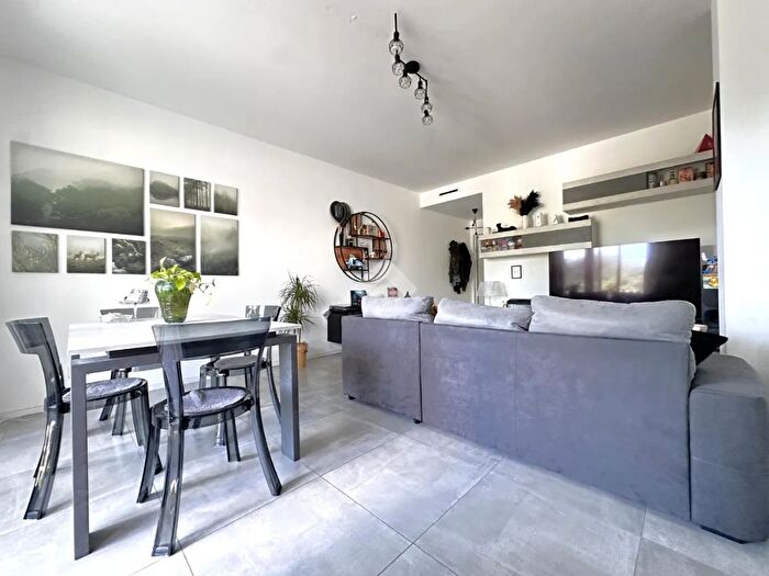 Appartamento trilocale in vendita in Via Osoppo, Viterbo