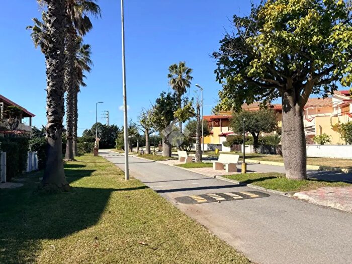 Appartamento trilocale in vendita in Via Benigno Zaccagnini, Botricello