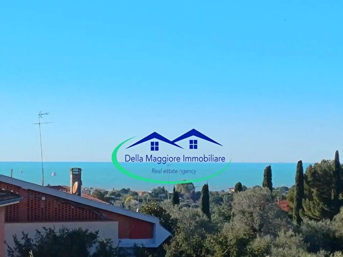 Casa con 10 locali in vendita in Piazza delle Carrozze, Livorno