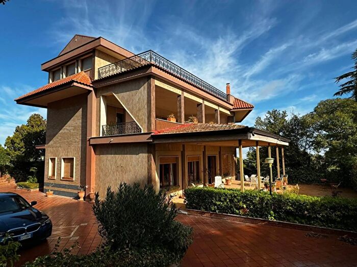 Casa con 8 locali in vendita in Via Poggio SantElia Caltanissetta, Caltanissetta