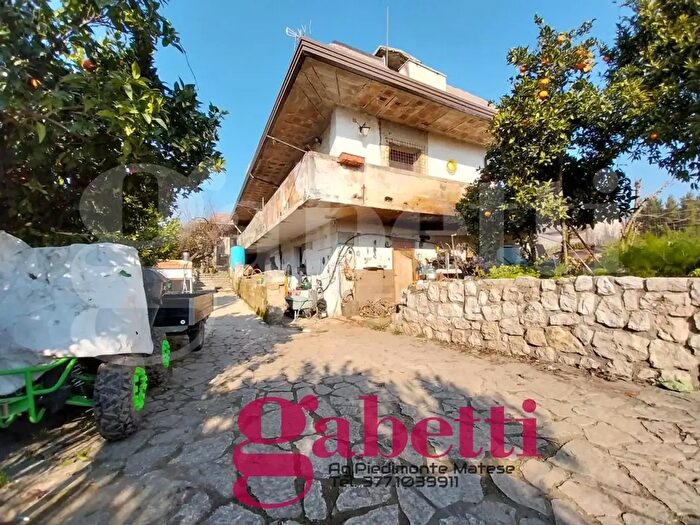 Casa con 6 locali in vendita in Via Annunziata, Baia E Latina