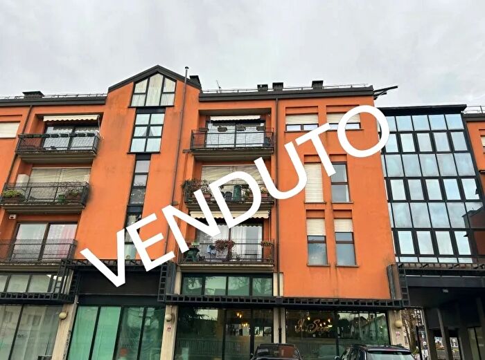 Appartamento trilocale in vendita in Piazza San Rocco Vedano Olona Va Italia, Vedano Olona