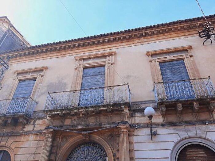 Casa con 6 locali in vendita in Giarre