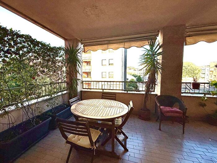 Appartamento trilocale in affitto in Via Luigi Manzotti, Dergano, Milano