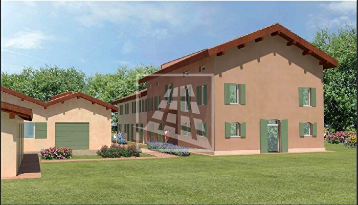 Casa con 10 locali in vendita in Via Ugo Bassi, Reggio Emilia