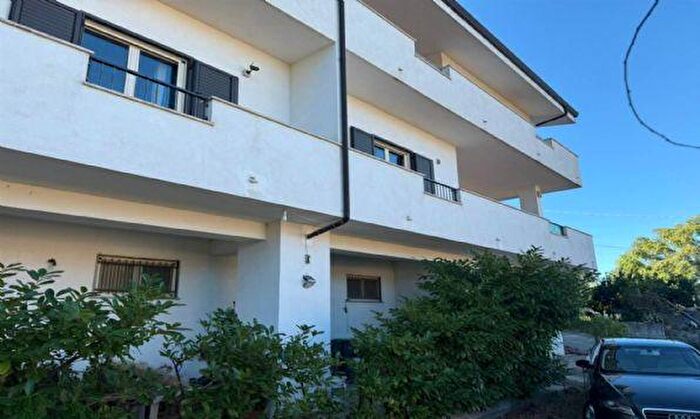 Casa con 6 locali in vendita in Zumpano