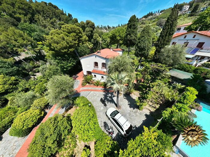 Casa con 20 locali in vendita in Via Gioberti, Bordighera