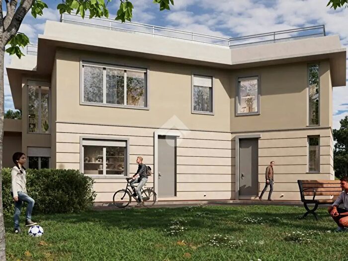 Appartamento con 5 locali in vendita in Via Spartaco Lavagnini, Pontassieve