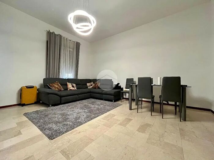 Appartamento trilocale in vendita in Via Gaspare Pedone, Cremona