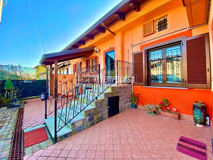 Casa con 8 locali in vendita in Via Riane, Corio