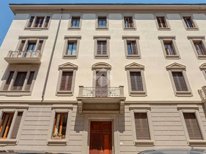 Appartamento con 8 locali in vendita in Via delle Mantellate, Firenze