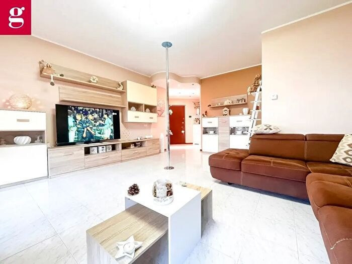 Appartamento trilocale in vendita in Via Albarella, Settimo Milanese