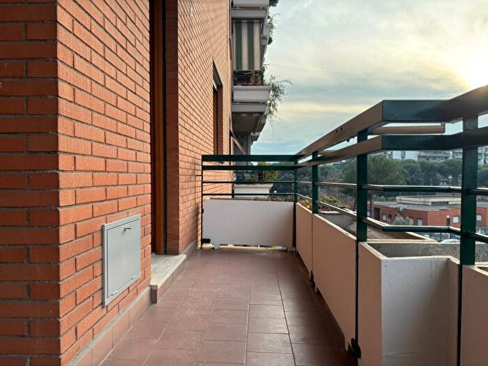 Appartamento trilocale in affitto in Viale Antonio Ciamarra, Cinecittà, Roma