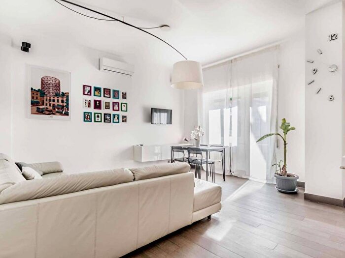Appartamento trilocale in affitto in Via Pietro Ferrigni, Casal Bruciato, Roma