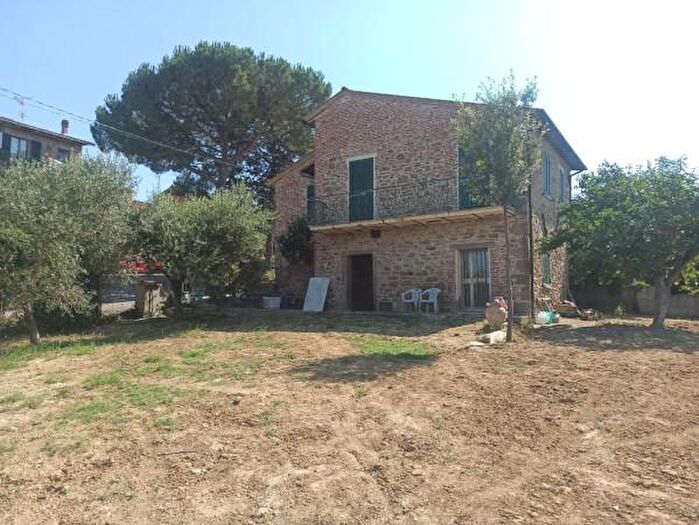 Casa quadrilocale in vendita in Via Santa Maria, Castiglione Del Lago