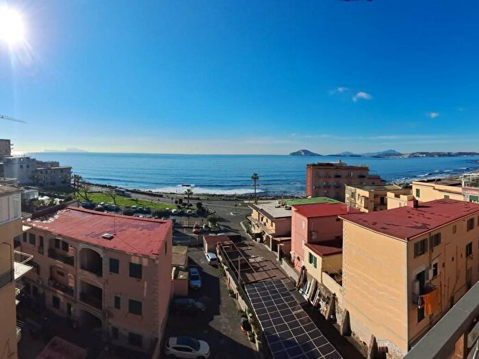 Appartamento quadrilocale in affitto in Via Gerolomini, Lungomare, Pozzuoli