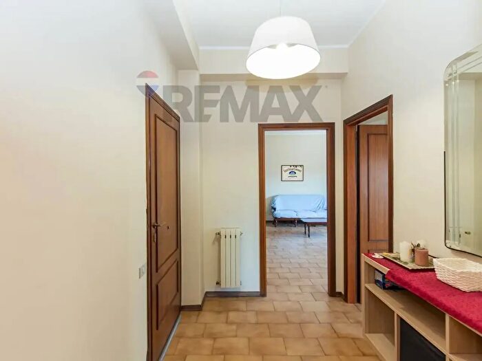 Appartamento con 7 locali in vendita in Via III Retta Levante, Belpasso
