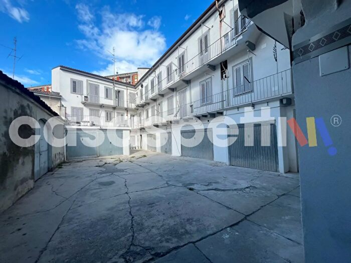 Appartamento trilocale in vendita in Via Andrea Vochieri, Alessandria