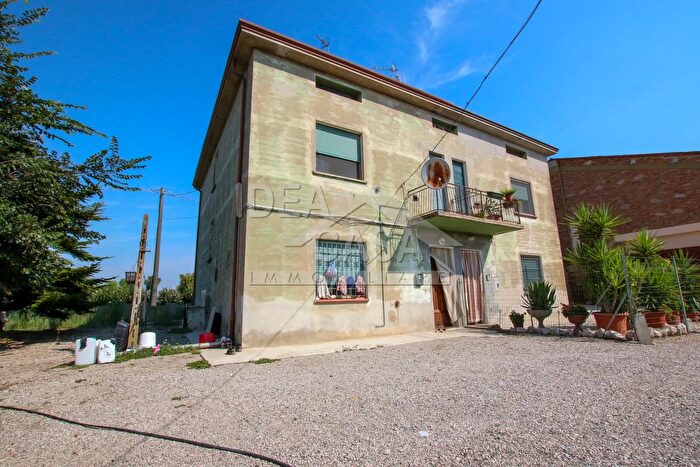 Casa in vendita in Mirandola