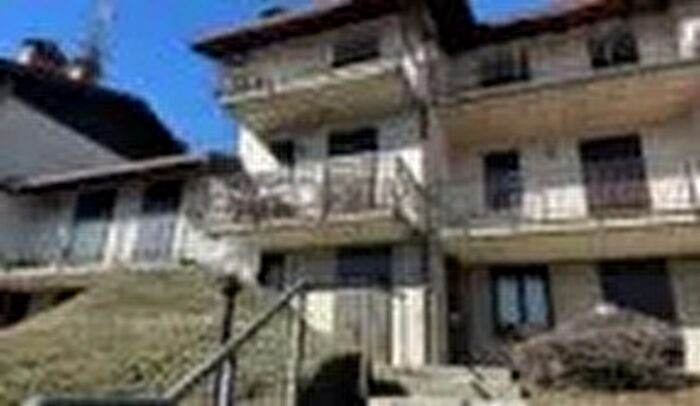 Casa quadrilocale in vendita in Castione Della Presolana