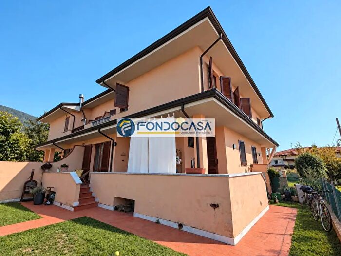 Casa con 7 locali in vendita in Via Caduti per La Libertà, Pietrasanta