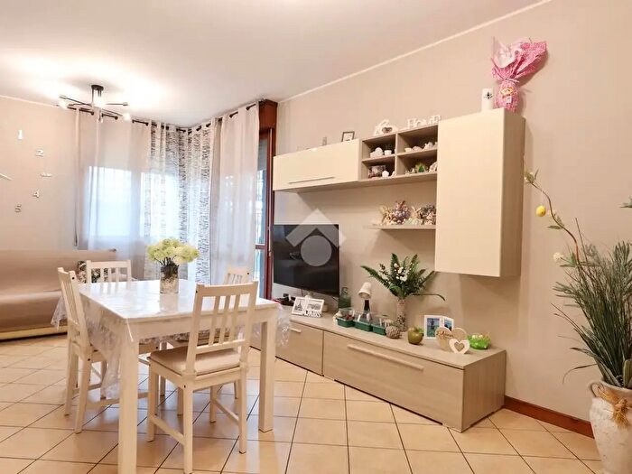 Appartamento trilocale in vendita in Via Vincenzo Scamozzi, Reggio Emilia