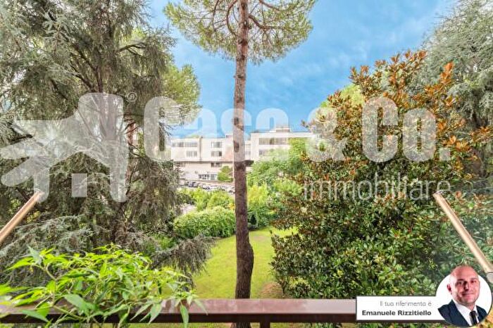 Appartamento con 6 locali in vendita in Largo Oliviero Zuccarini, Roma