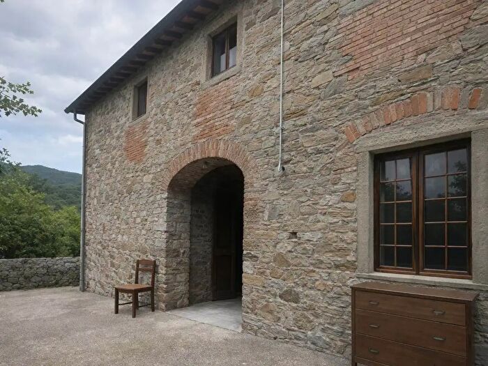 Casa con 12 locali in vendita in Dicomano