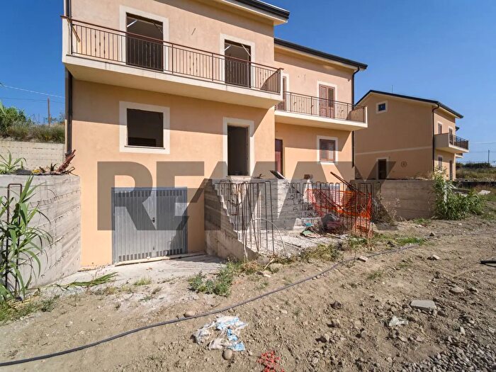 Casa con 5 locali in vendita in Cda Petrazza, Messina