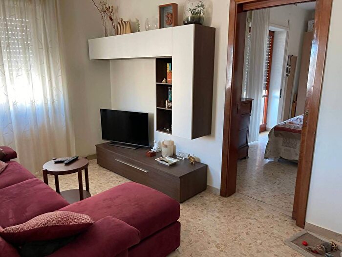 Appartamento trilocale in affitto in Piazza Enrico De Leva, Stella Materdei, Napoli