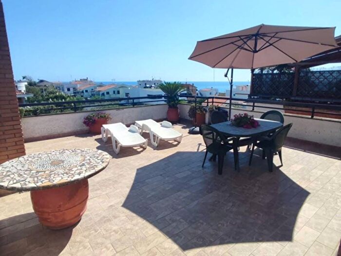 Casa trilocale in affitto in Via Rimini, Lido di Cincinnato Sirene, Anzio