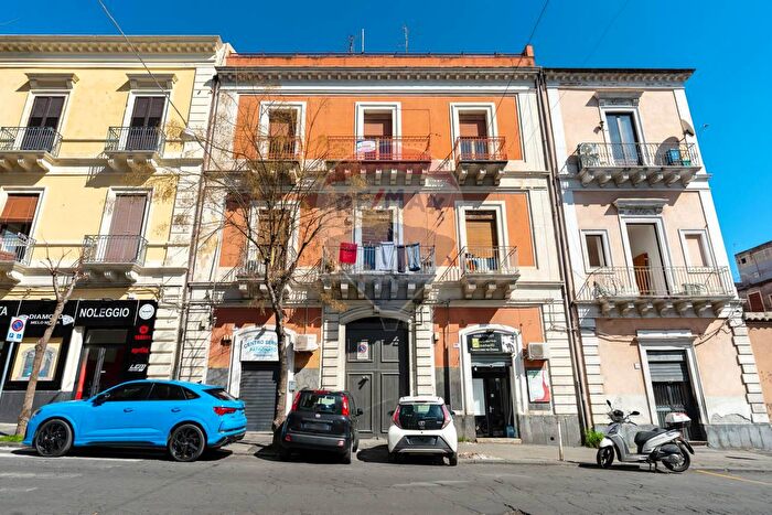Appartamento con 6 locali in vendita in Via Plebiscito, Catania