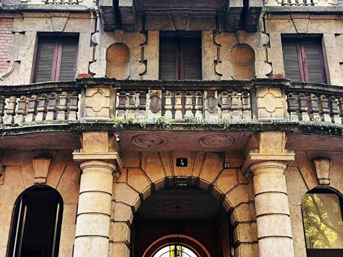 Appartamento con 6 locali in affitto in Piazza Giuseppe Grandi, Porta Vittoria, Milano