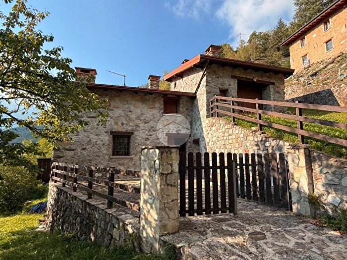 Casa quadrilocale in vendita in Località Ponticello, Berzo Demo