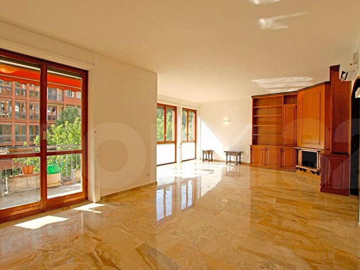 Appartamento quadrilocale in affitto in Via Giuseppe Frua, Frua, Milano