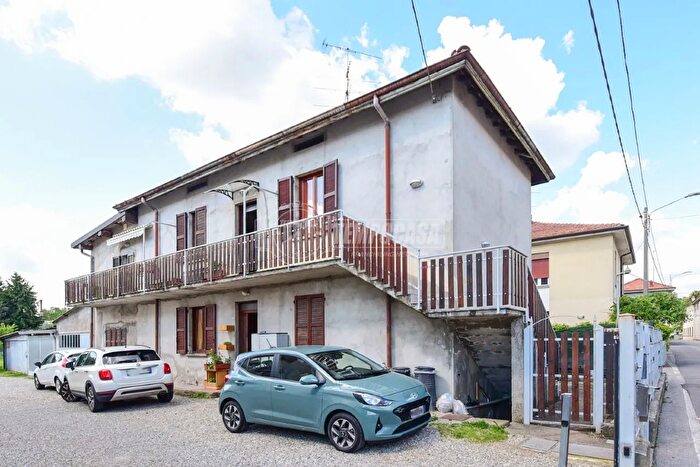 Appartamento trilocale in vendita in Via C Pisacane, Cantu